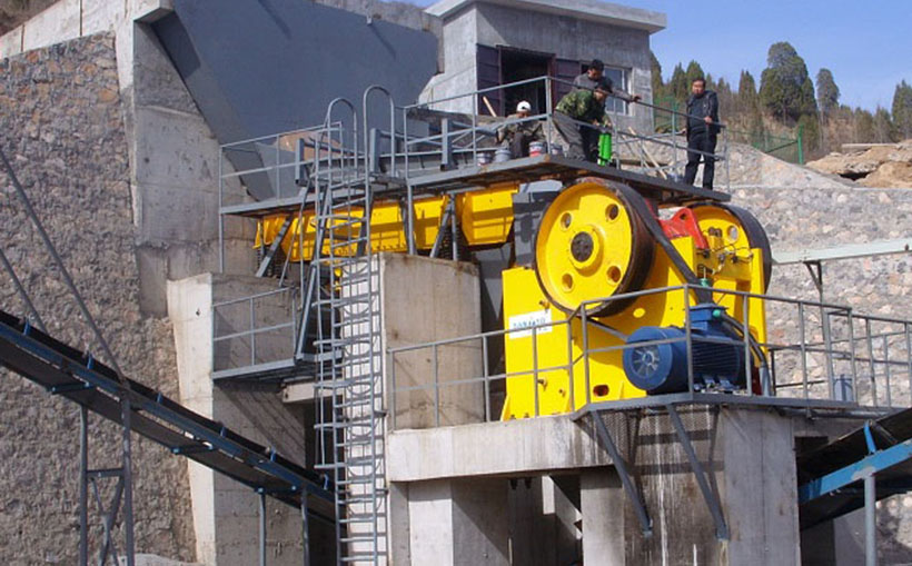 顎式破碎機撥盤（大耳朵護板）三個主要功能作用？